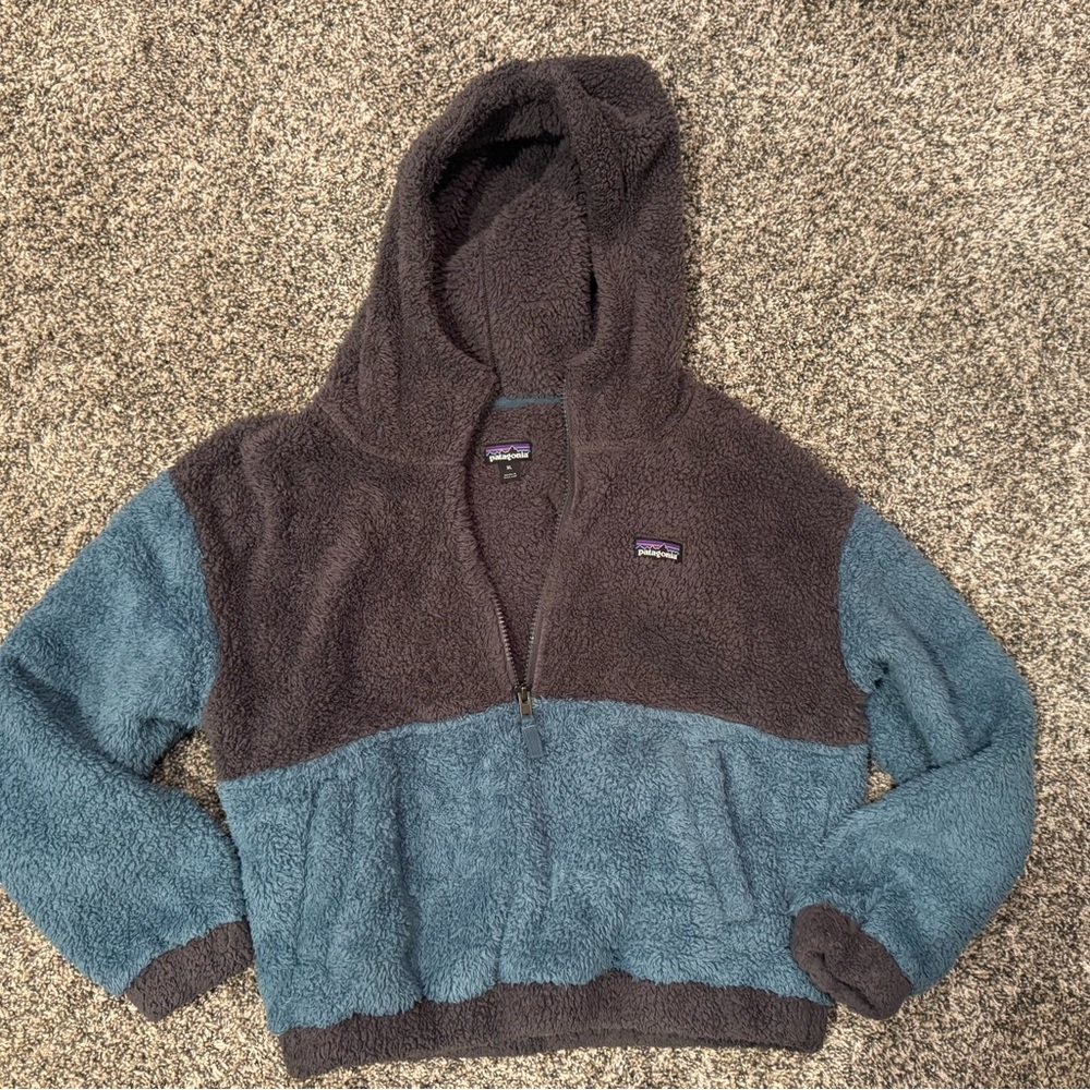 Patagonia Blue and Black Fleece Hoodie Cropped Sweatshirt
